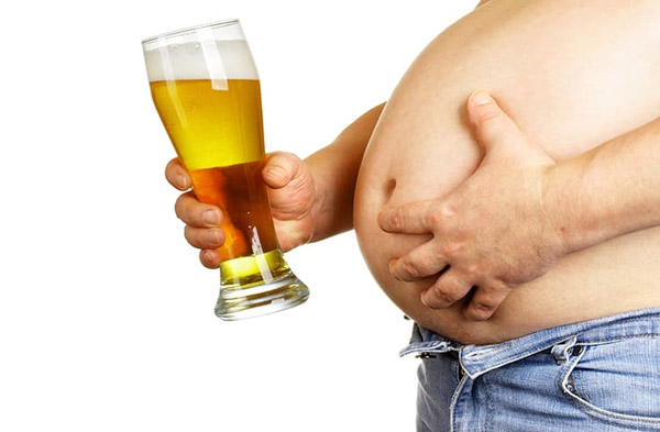 Lạm dụng rượu bia có thể gây rối loạn lipid máu và tăng nguy cơ béo phì